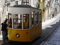 Die Bica-Standseilbahn in Lissabon.